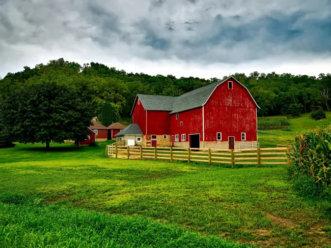 Classic US farm barn. Credit Pixabay via Pexels. 