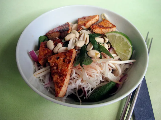 Image: Tomatoes and friends, Vietnamese Rice Noodle Salad with Tofu, Flickr, Creative Commons Attribution 2.0 Generic