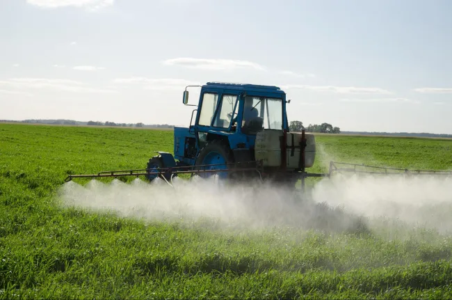 Image: Aqua Mechanical, Tractor Fertilize Field Pesticide And Insecticide, Flickr, Creative Commons Attribution 2.0 Generic