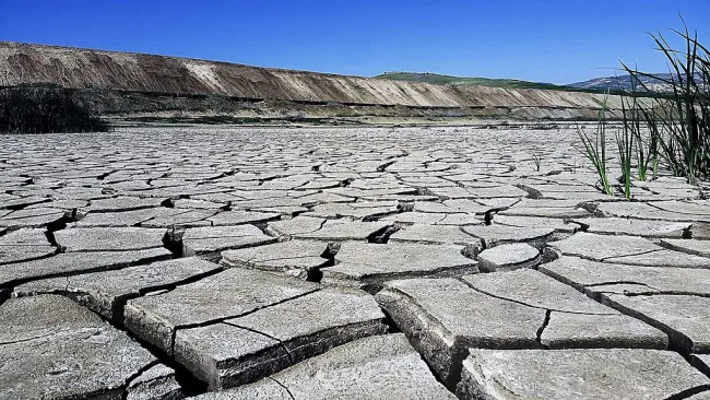 Image: Hydrosami, Drought land dry mud BOUHANIFIA Algeria, Wikimedia Commons, Creative Commons Attribution-Share Alike 4.0 International