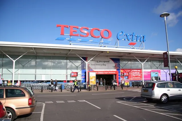 Image: Richard Croft, Tesco Extra, Geograph, Attribution-ShareAlike 2.0 Generic