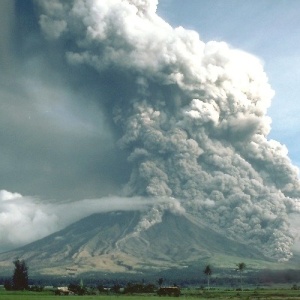 Image: C.G. Newhall, Pyroclastic flows at Mayon Volcano, Philippines, 1984, Wikimedia Commons, Public domain
