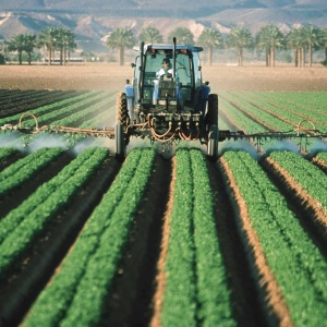 Image: Jeff Vanuga, Pesticide application on leaf lettuce in Yuma, Az., Public Domain Files, Public Domain