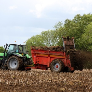 Photo: muffinn, Hallow – muck spreading, Flickr, Creative Commons License 2.0 Generic.