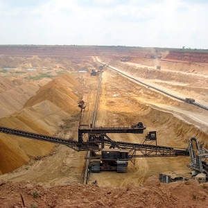 Image: Alexandra Pugachevsky, Phosphate Mining at SNPT, Wikimedia Commons, Creative Commons Attribution-ShareAlike 3.0 Unported